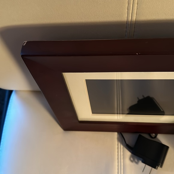 Philips digital photo frame, some wear on the frame. (See photos) - Picture 4 of 5